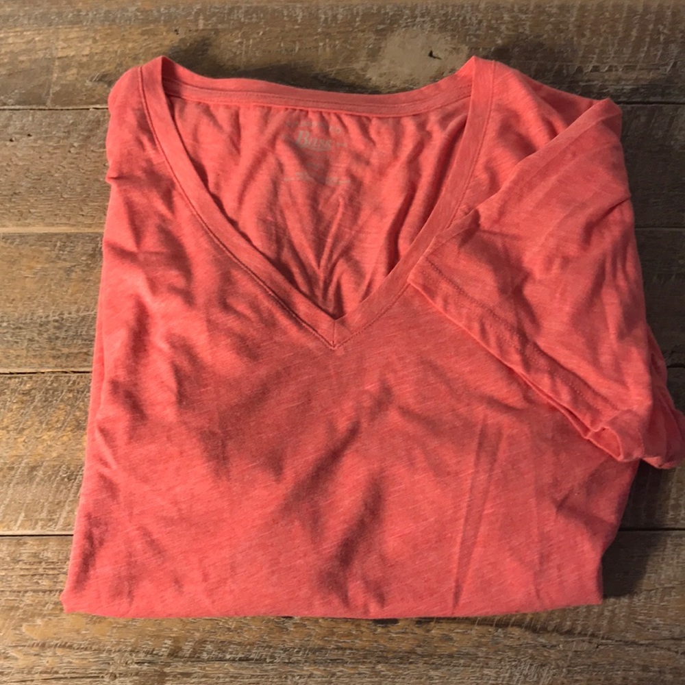 NWOT Ladies V-Neck Tee